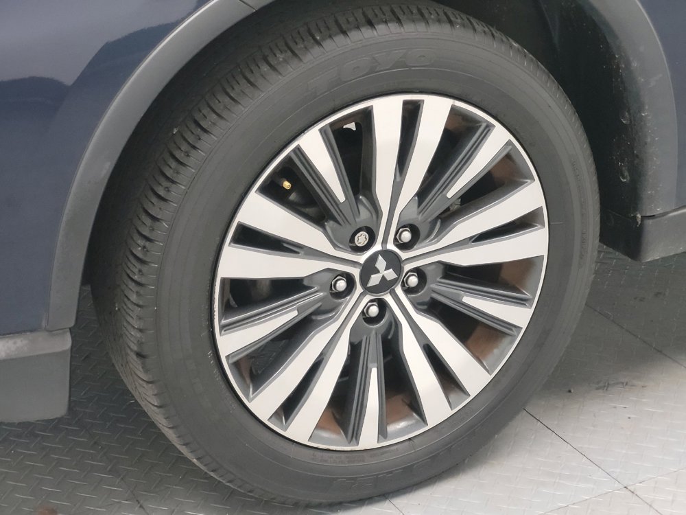 Used 2020 Mitsubishi Outlander ES image 31