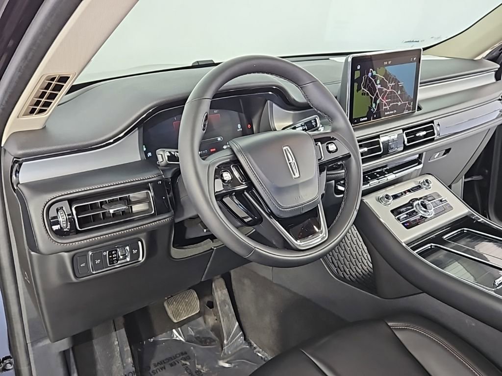 Used 2023 Lincoln Aviator AWD w/ Premium Package image 32