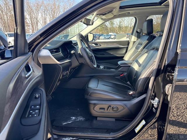 Used 2024 Jeep Grand Cherokee Limited image 30