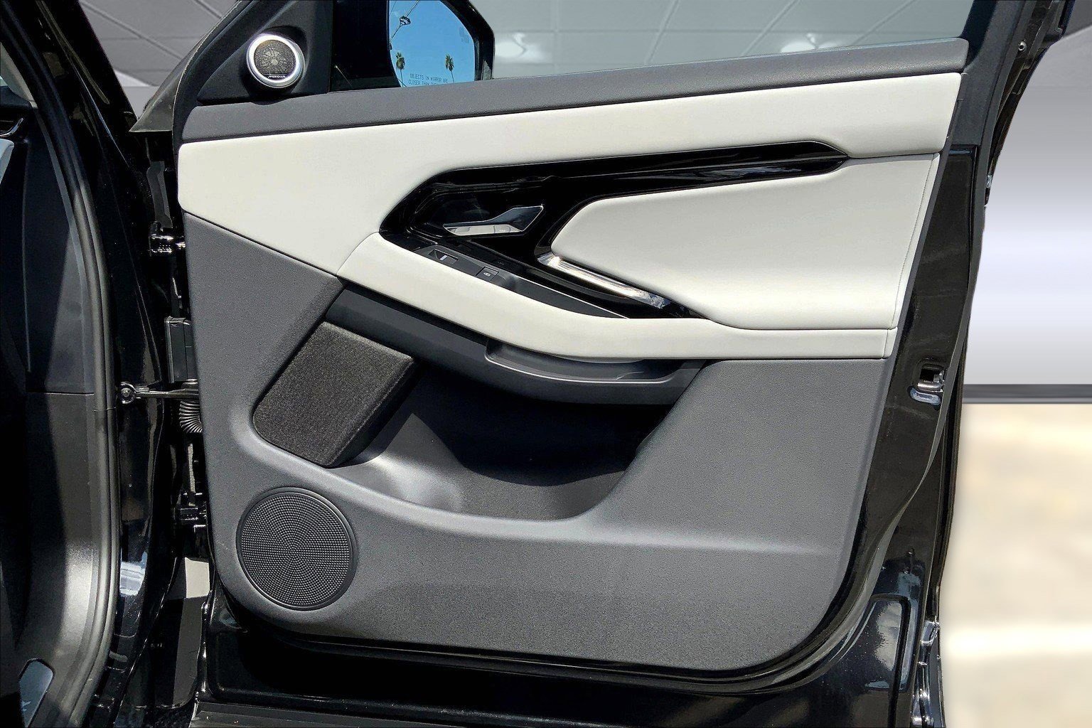 Used 2024 Land Rover Range Rover Evoque Dynamic SE image 20