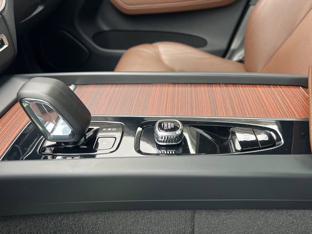 Certified 2023 Volvo XC60 B5 Plus w/ Climate Package image 37