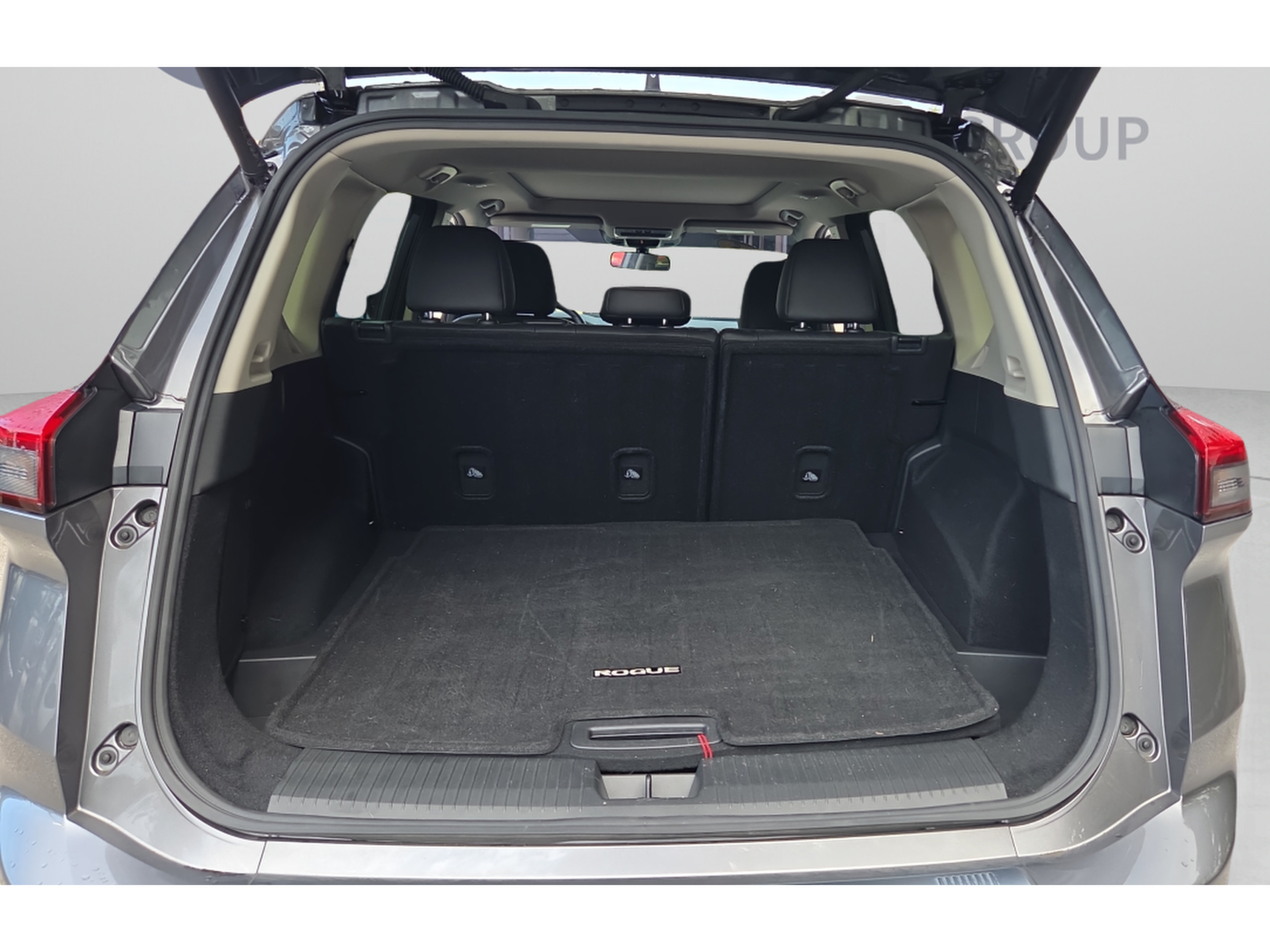 Used 2025 Nissan Rogue SV w/ SV Premium Package FWD image 12