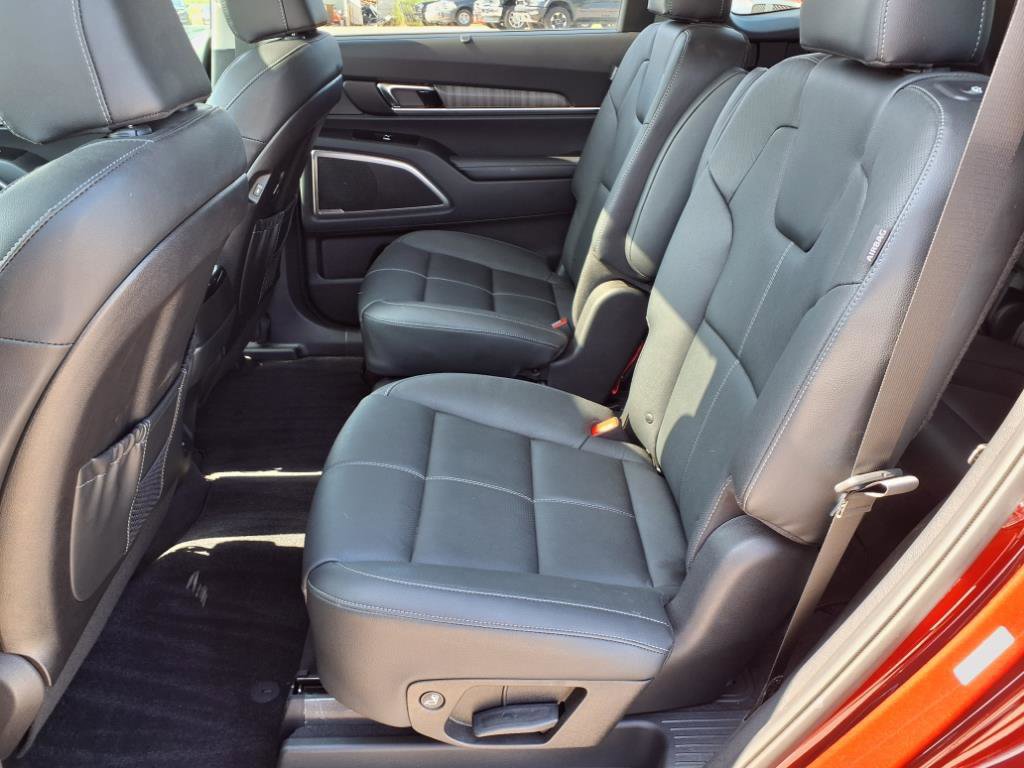 Used 2024 Kia Telluride EX w/ EX Captain's Chair Package image 27