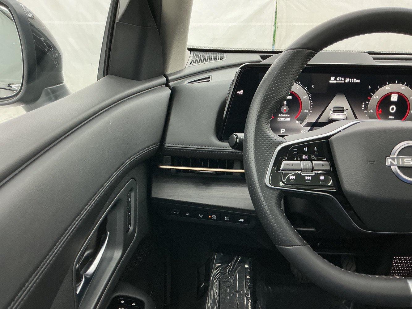 Used 2024 Nissan Ariya AWD image 33