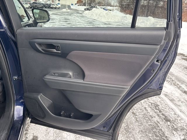 Used 2021 Toyota Highlander LE image 13