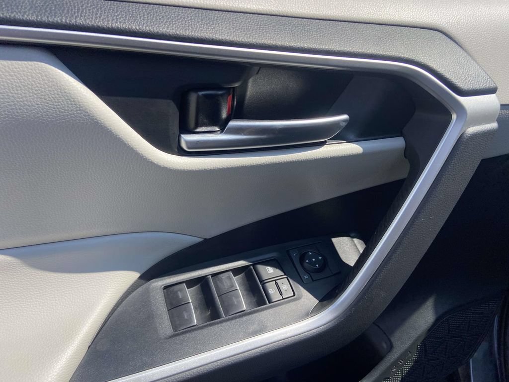 Used 2025 Toyota RAV4 XLE Premium FWD image 14