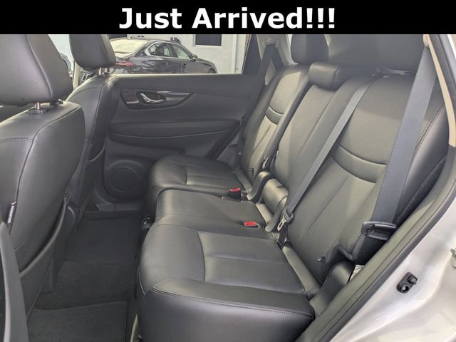 Used 2018 Nissan Rogue SL w/ Premium Package image 13