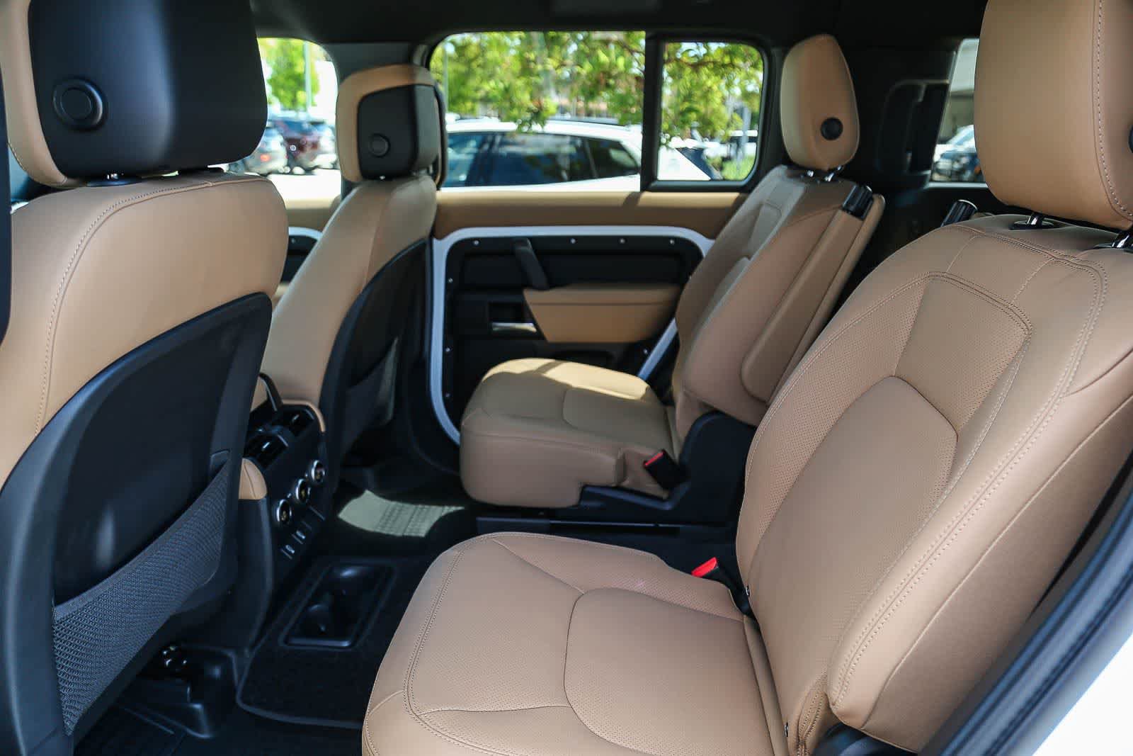 New 2026 Land Rover Defender 130 X-Dynamic SE AWD/4WD image 17