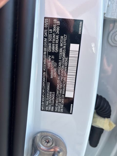 Used 2025 Volvo XC40 B5 Plus image 27