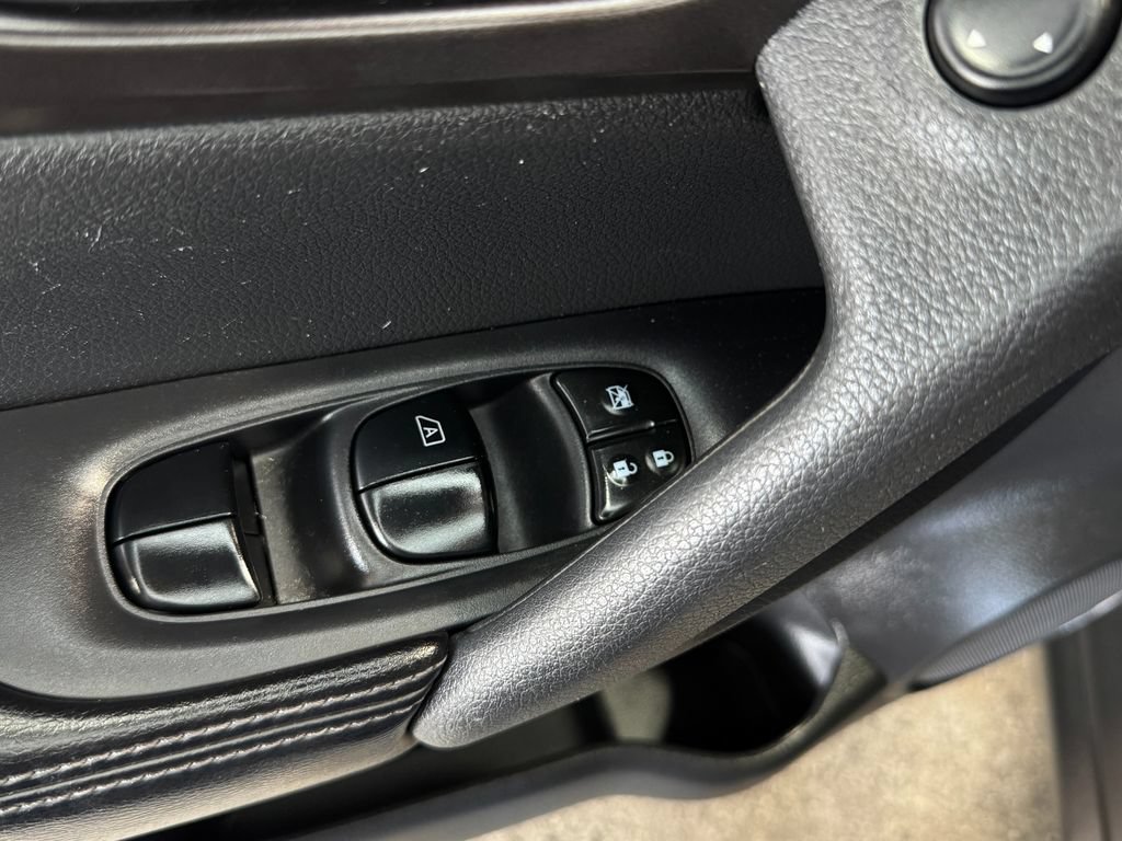 Used 2014 Nissan Rogue SV AWD/4WD image 11