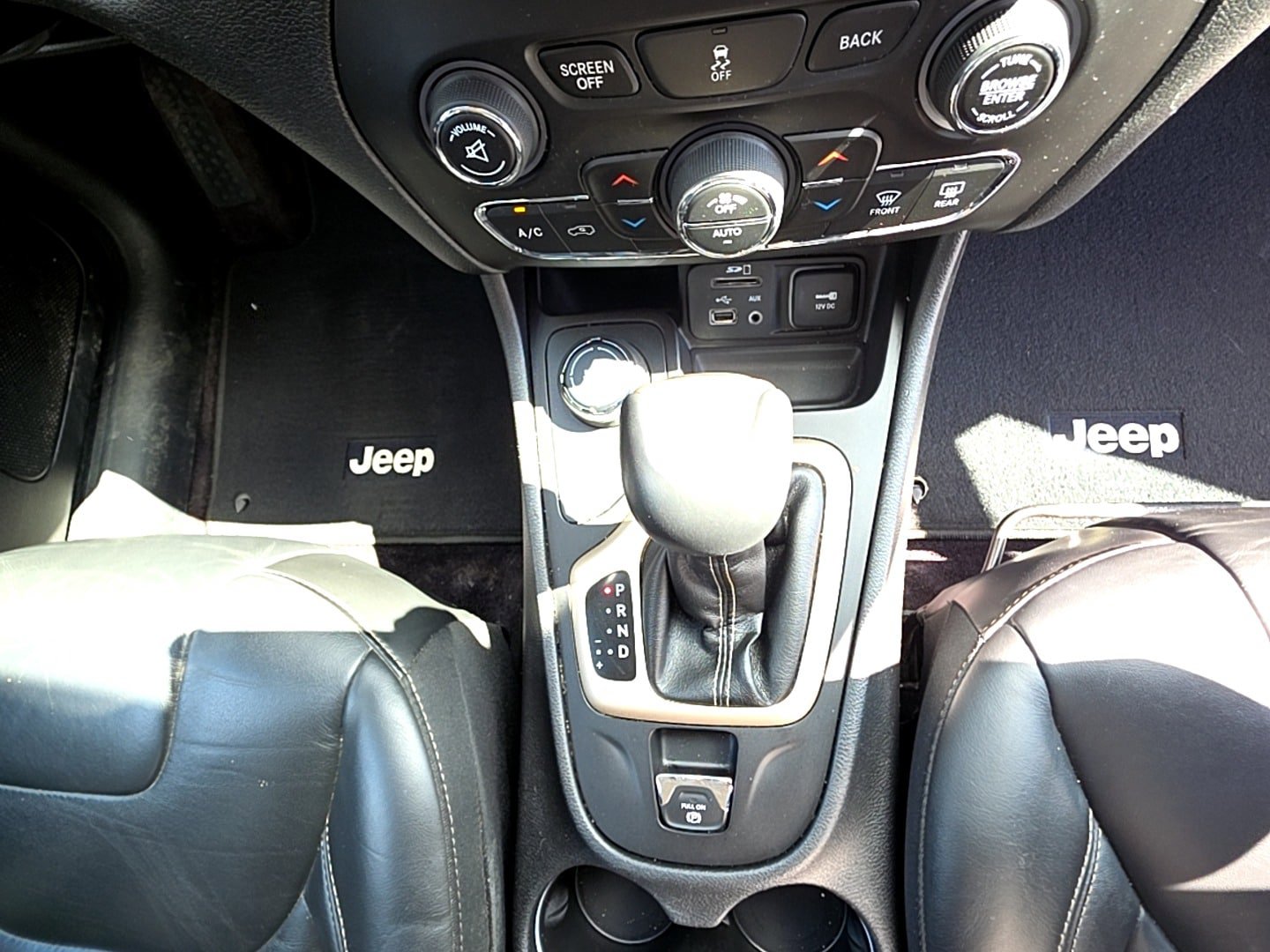 Used 2018 Jeep Cherokee Limited AWD/4WD image 18