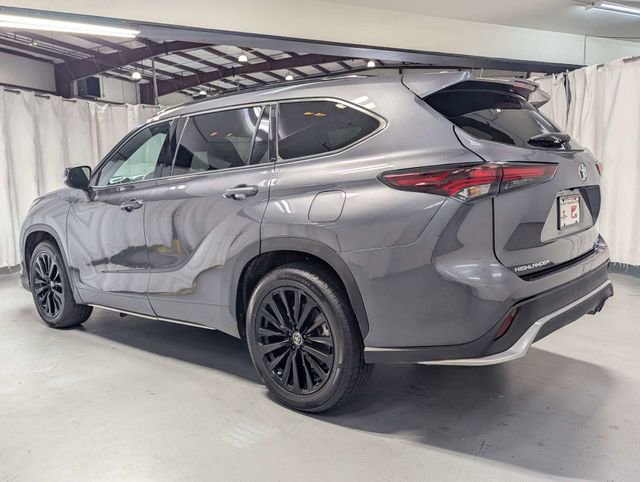 Used 2025 Toyota Highlander XSE image 4