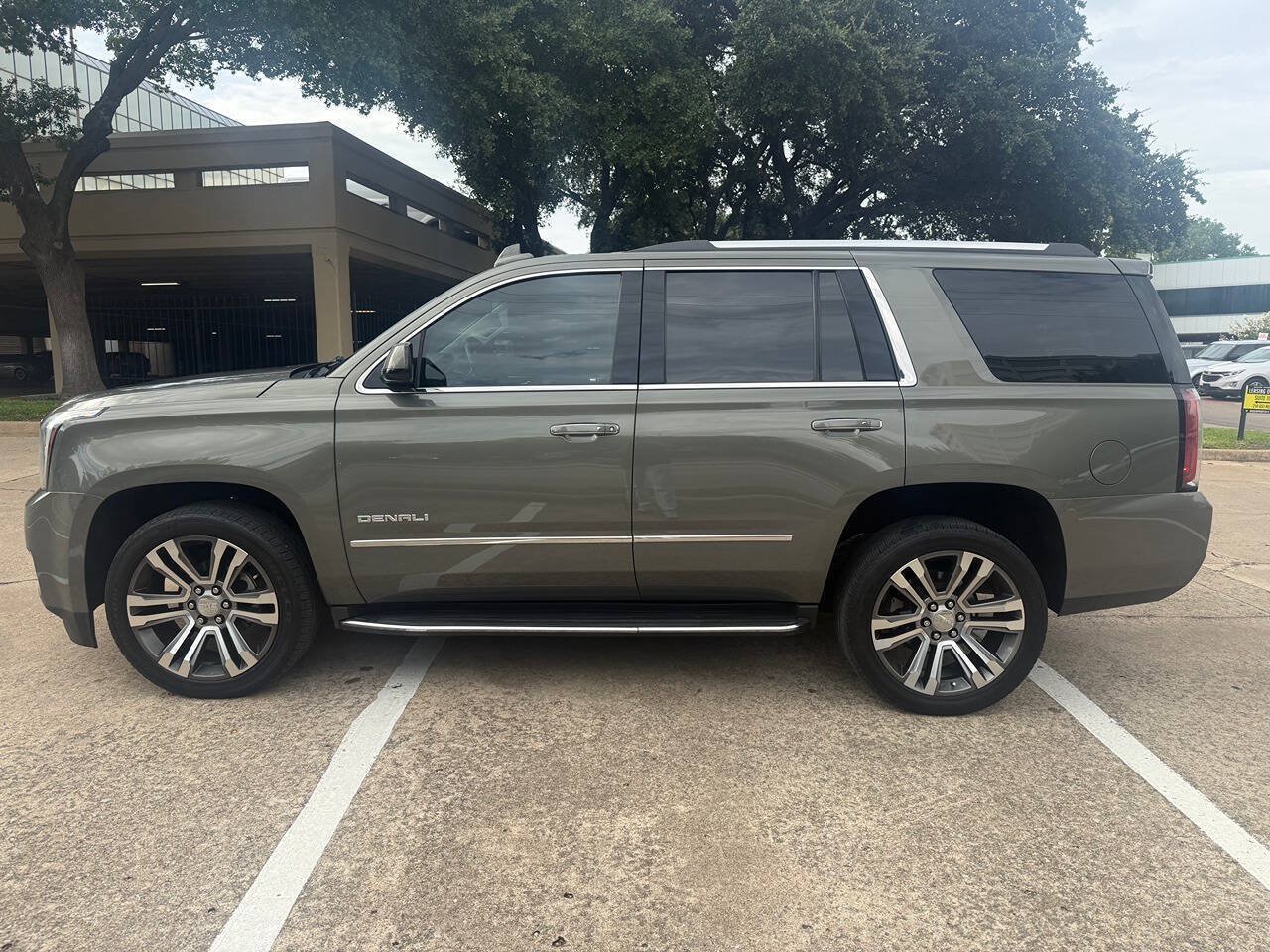 Used 2017 GMC Yukon Denali w/ Open Road Package RWD image 3