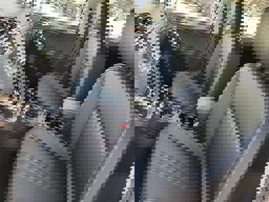 Used 2024 Volkswagen Tiguan SE image 16