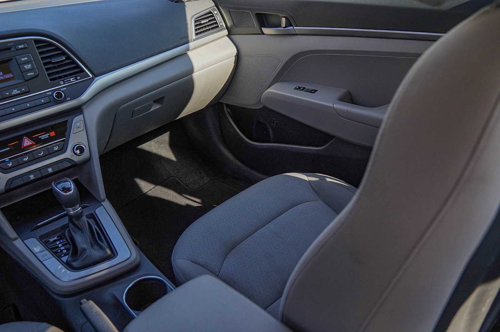 Used 2017 Hyundai Elantra SE image 26