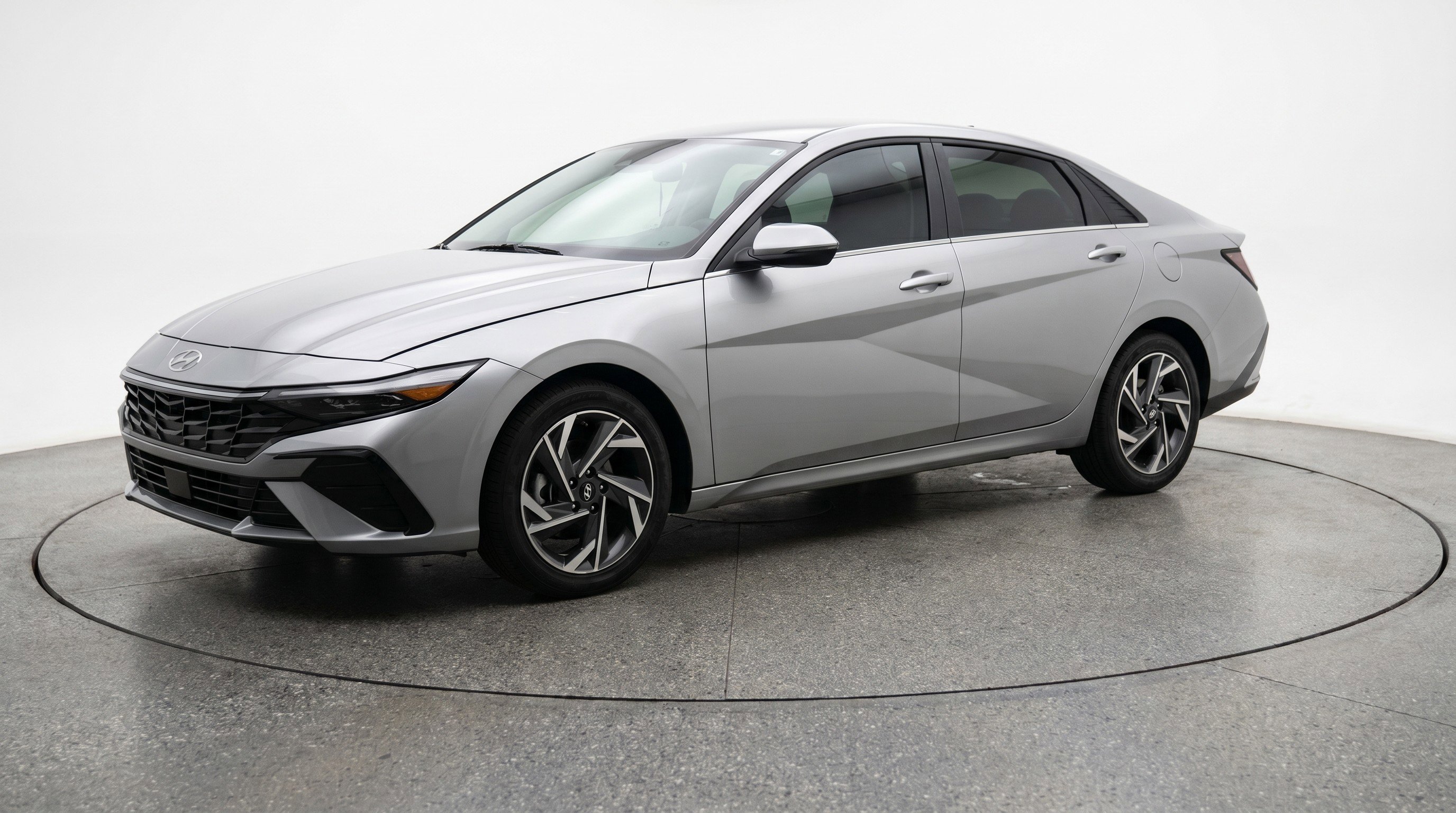 Used 2025 Hyundai Elantra SEL FWD image 3