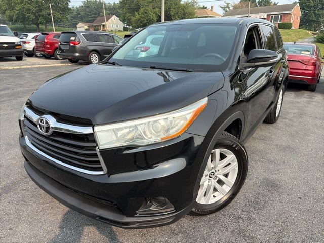 Used 2016 Toyota Highlander LE FWD image 1