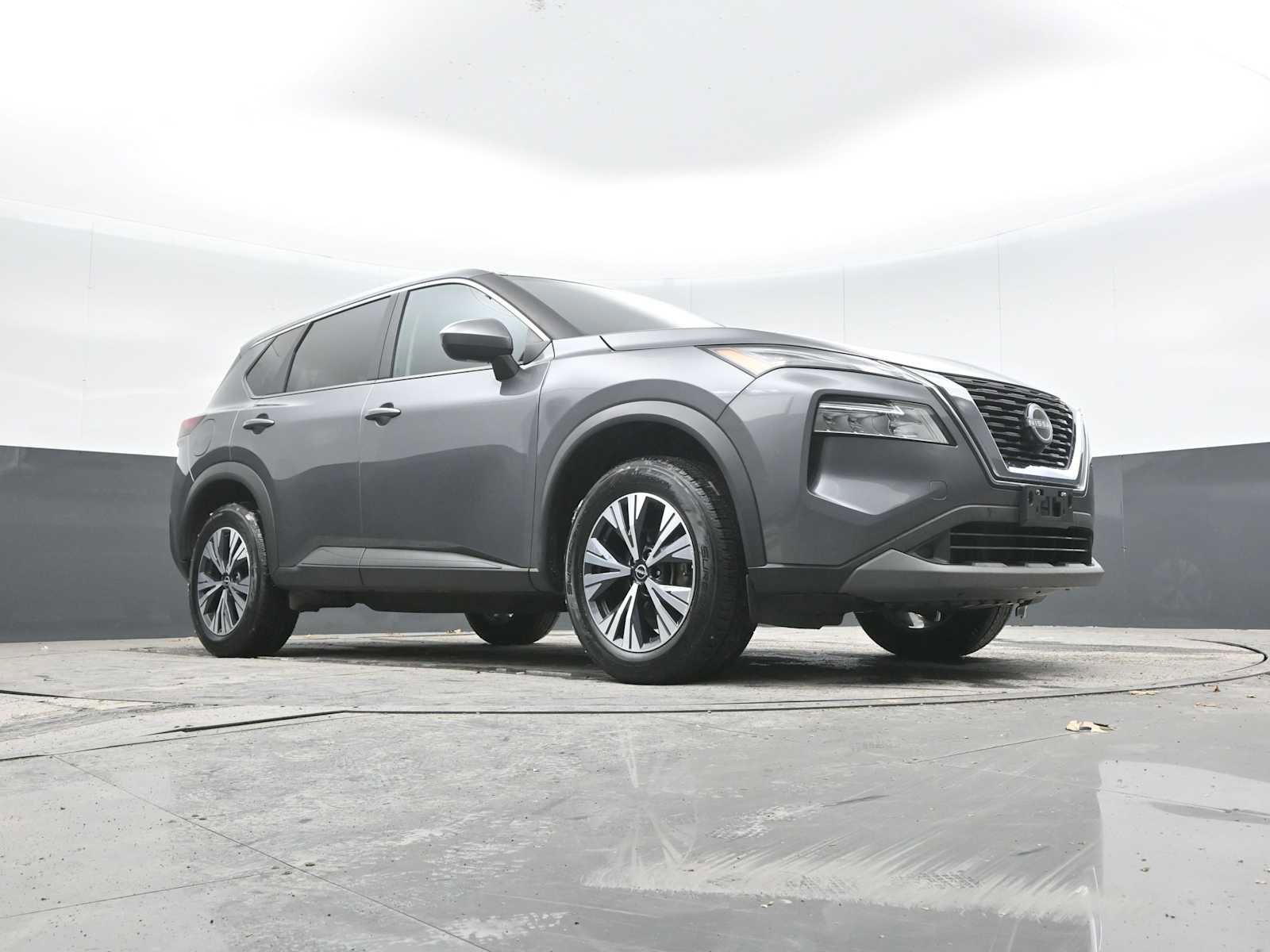 Used 2023 Nissan Rogue SV image 44