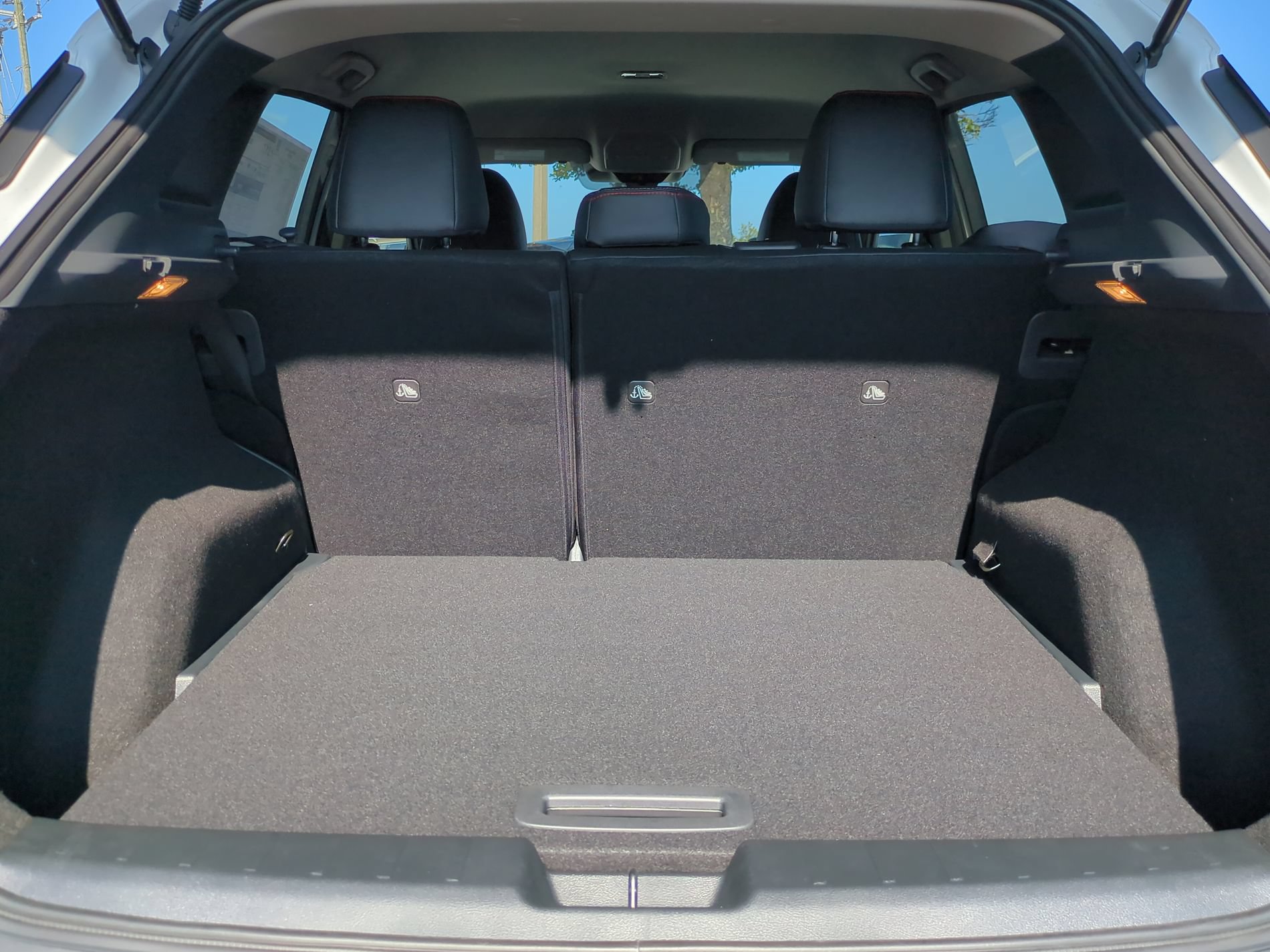 New 2026 Nissan Kicks SR FWD image 13