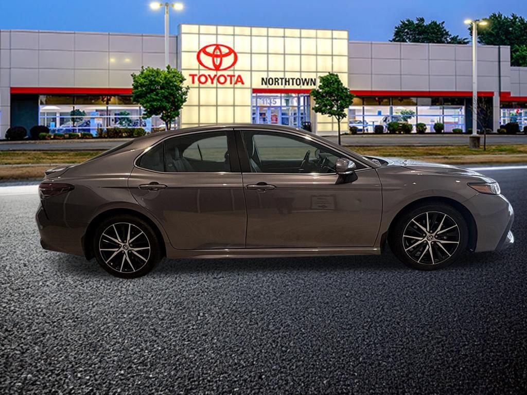 Used 2024 Toyota Camry SE w/ Cold Weather Package AWD/4WD image 4