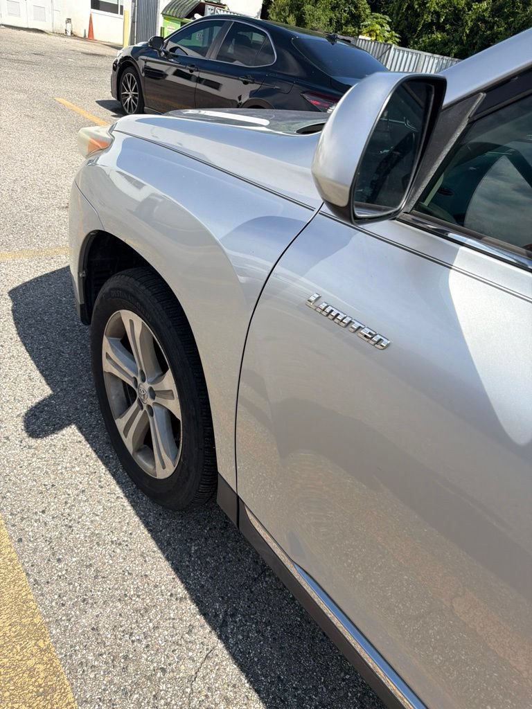 Used 2012 Toyota Highlander Limited w/ Tow Pkg AWD/4WD image 9
