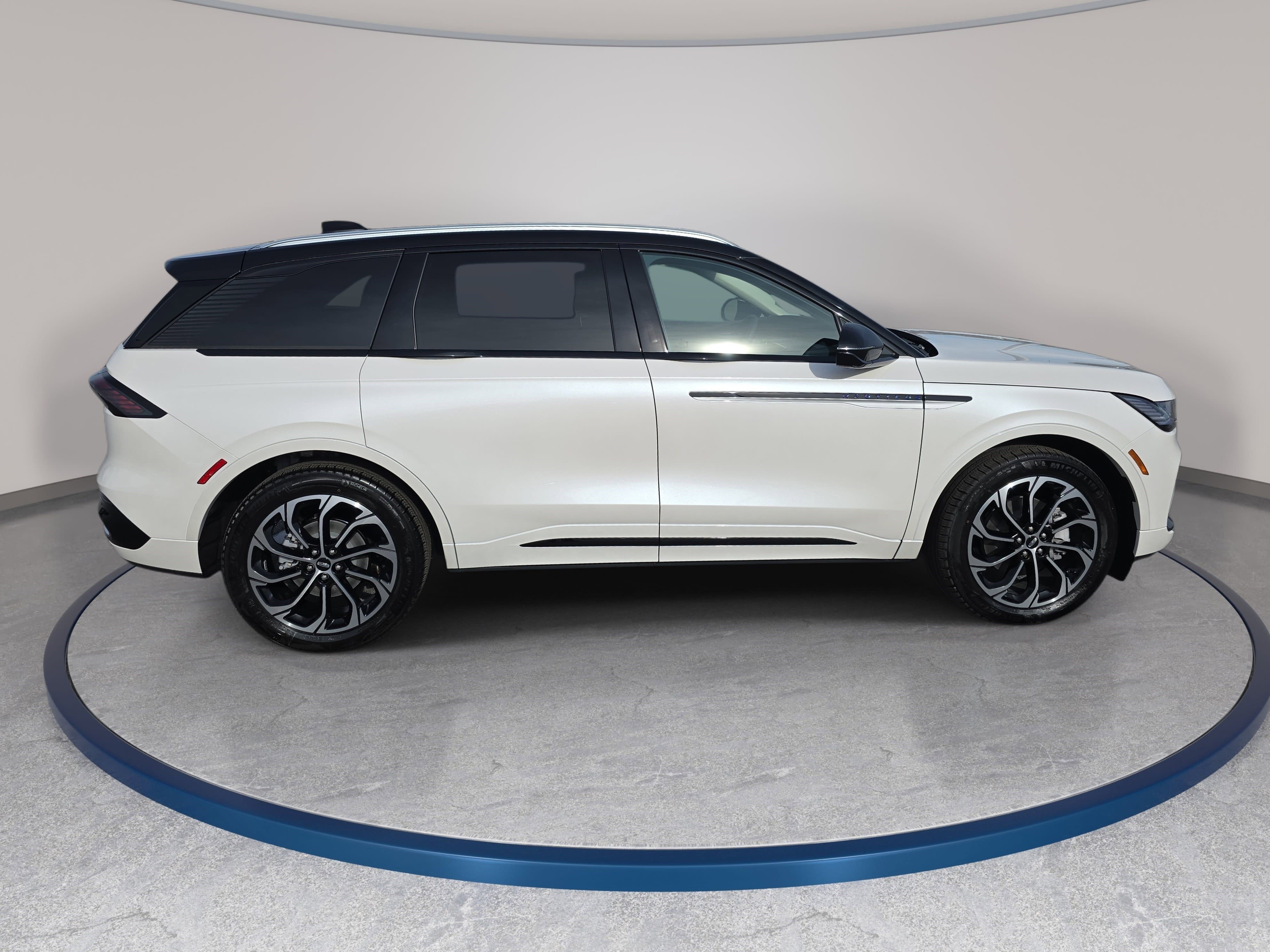 New 2026 Lincoln Nautilus Reserve AWD/4WD image 4