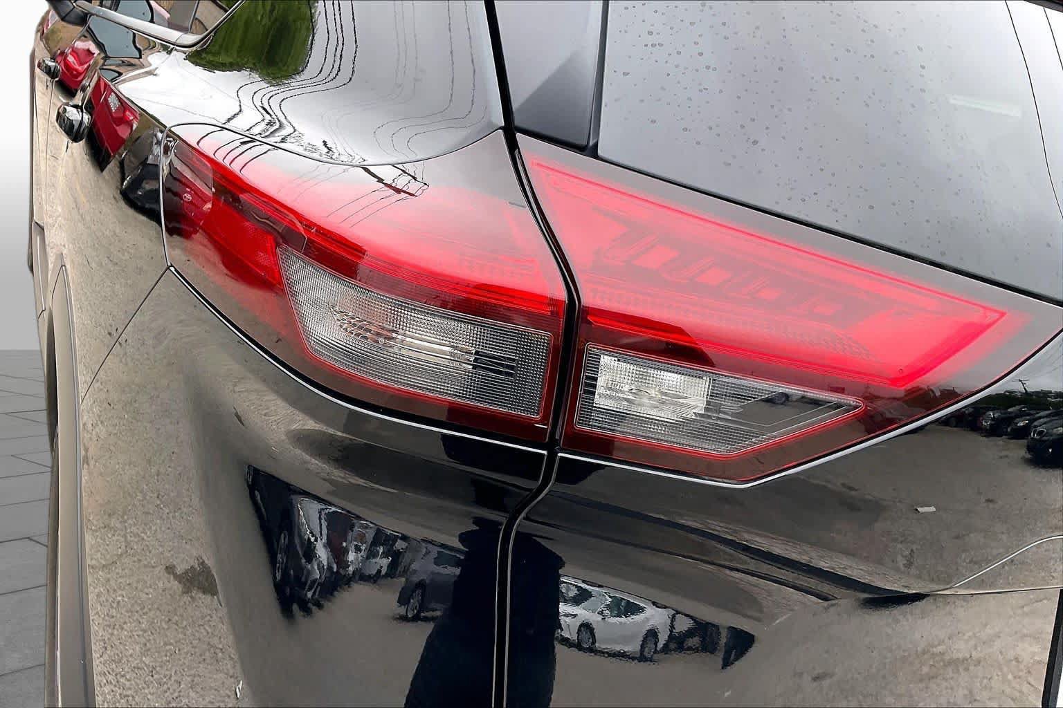 Used 2024 Nissan Rogue SV AWD/4WD image 25