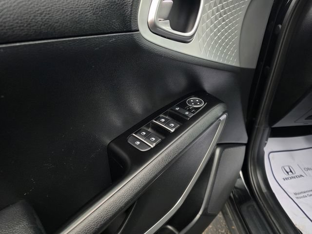 Used 2025 Kia Soul LX w/ LX Technology Package FWD image 24