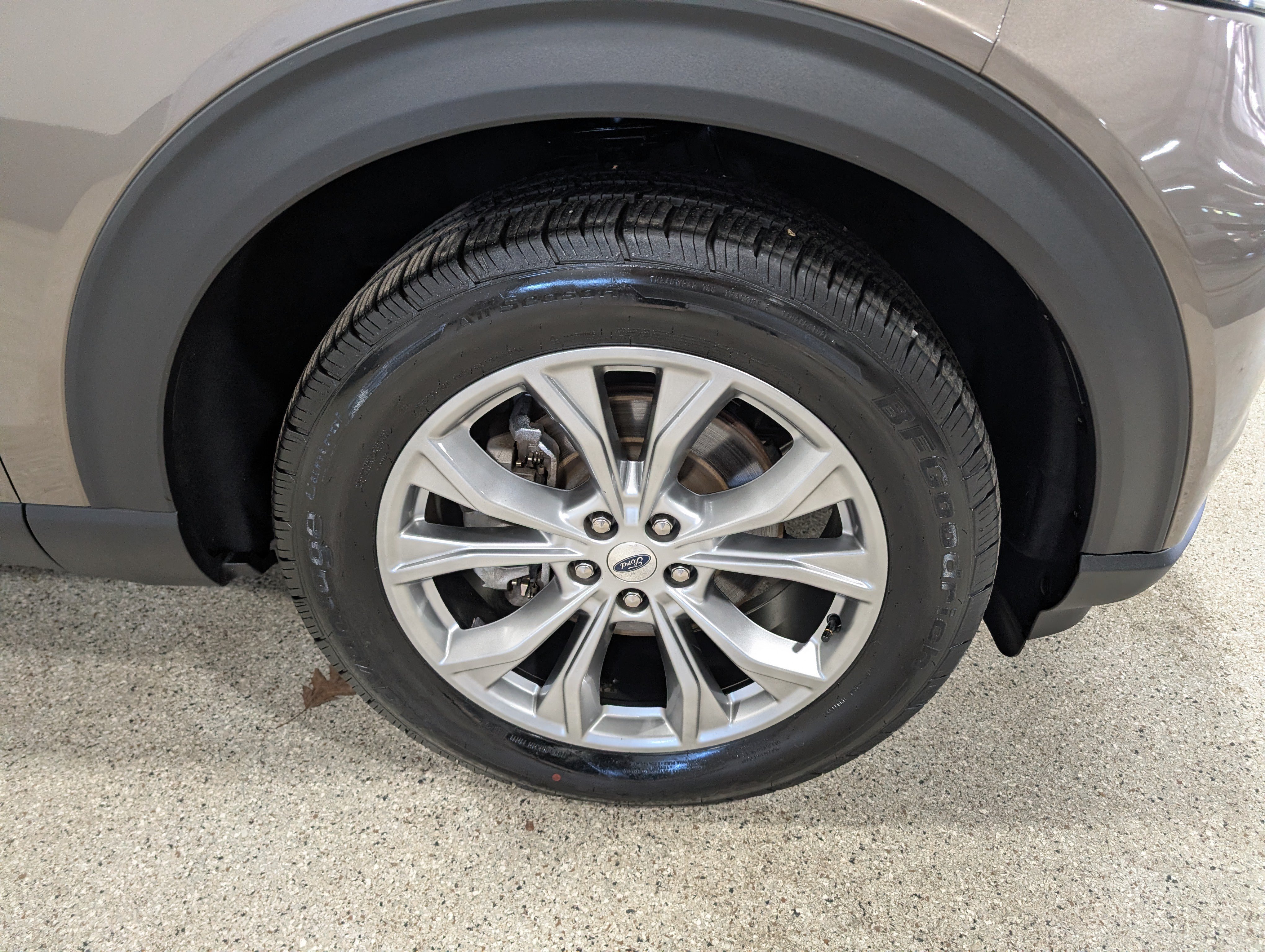 Used 2021 Ford Explorer XLT w/ Equipment Group 202A AWD/4WD image 12