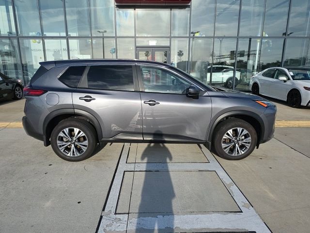 Used 2023 Nissan Rogue SV image 3