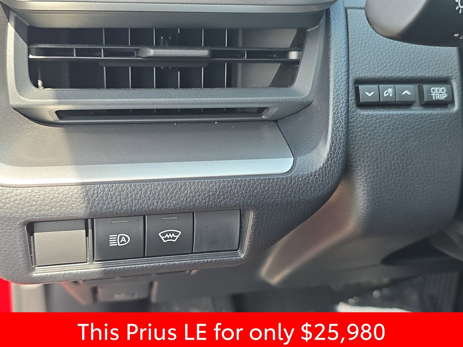 Used 2024 Toyota Prius LE FWD image 31