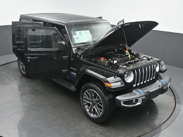 Used 2023 Jeep Wrangler Unlimited Sahara w/ Cold Weather Group AWD/4WD image 62