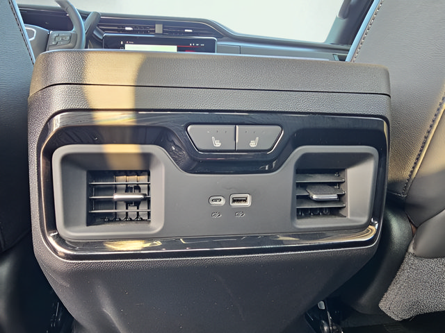 Used 2025 GMC Sierra 2500 AT4 AWD/4WD image 11
