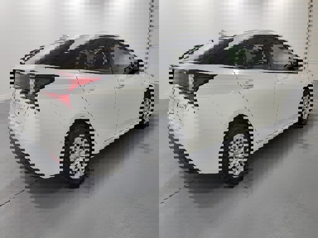 Used 2020 Toyota Prius LE image 8