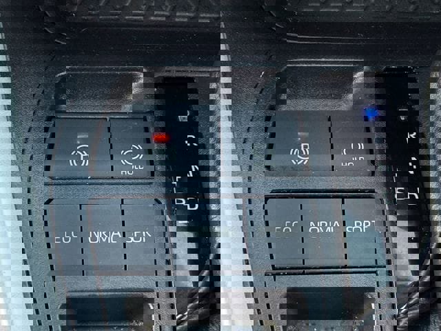 Used 2019 Toyota RAV4 XLE Premium image 21