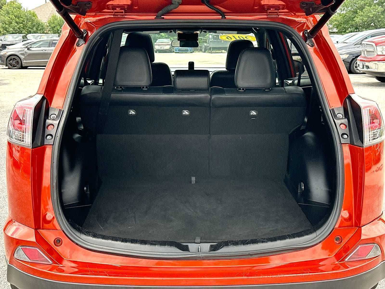 Used 2016 Toyota RAV4 SE AWD/4WD image 28