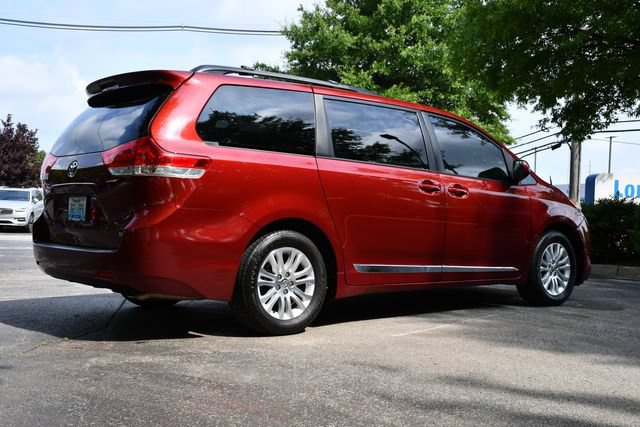Used 2013 Toyota Sienna XLE FWD image 7