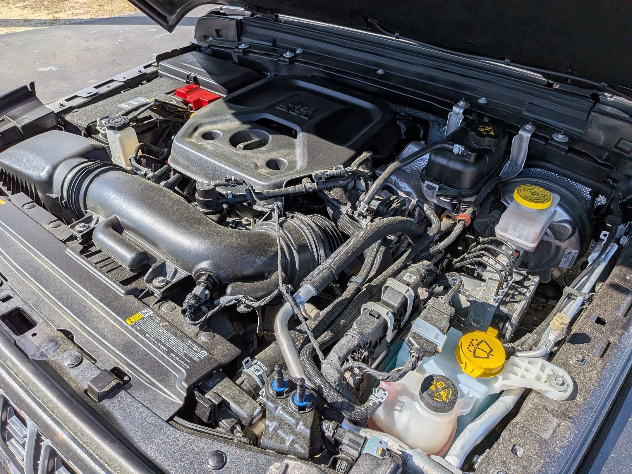 Used 2025 Jeep Wrangler Sahara AWD/4WD image 35