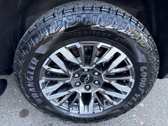 Certified 2025 Chevrolet Suburban Z71 AWD/4WD image 28
