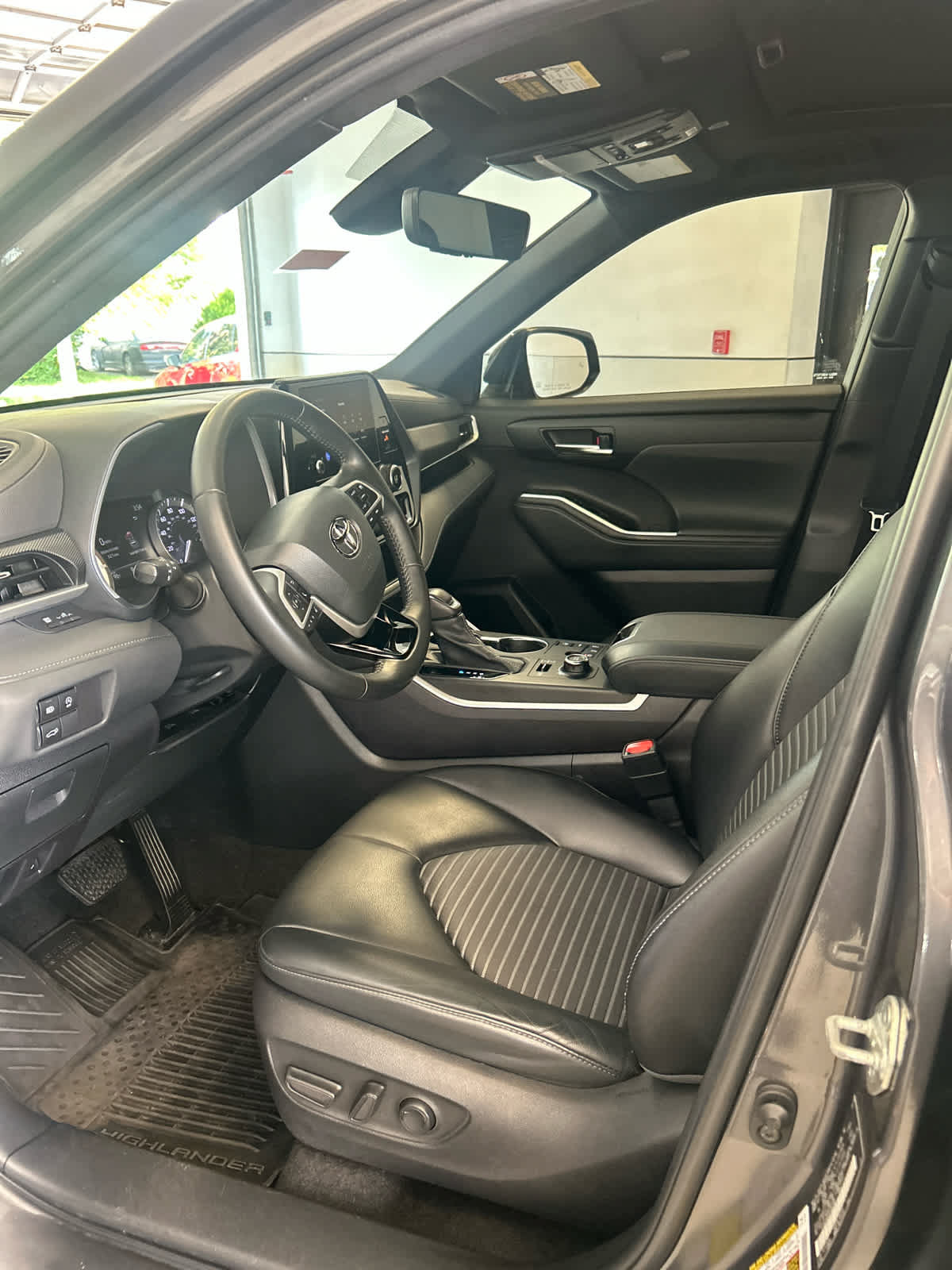 Used 2023 Toyota Highlander XSE AWD/4WD image 11