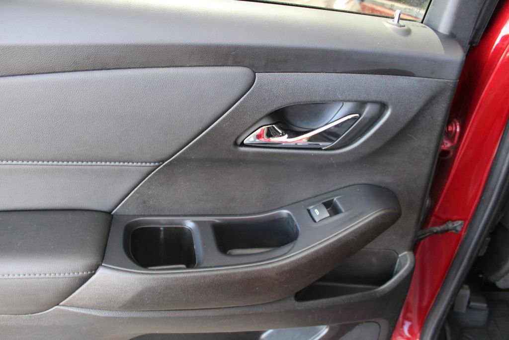 Used 2022 Chevrolet Traverse LT w/ LPO, Floor Liner Package image 47