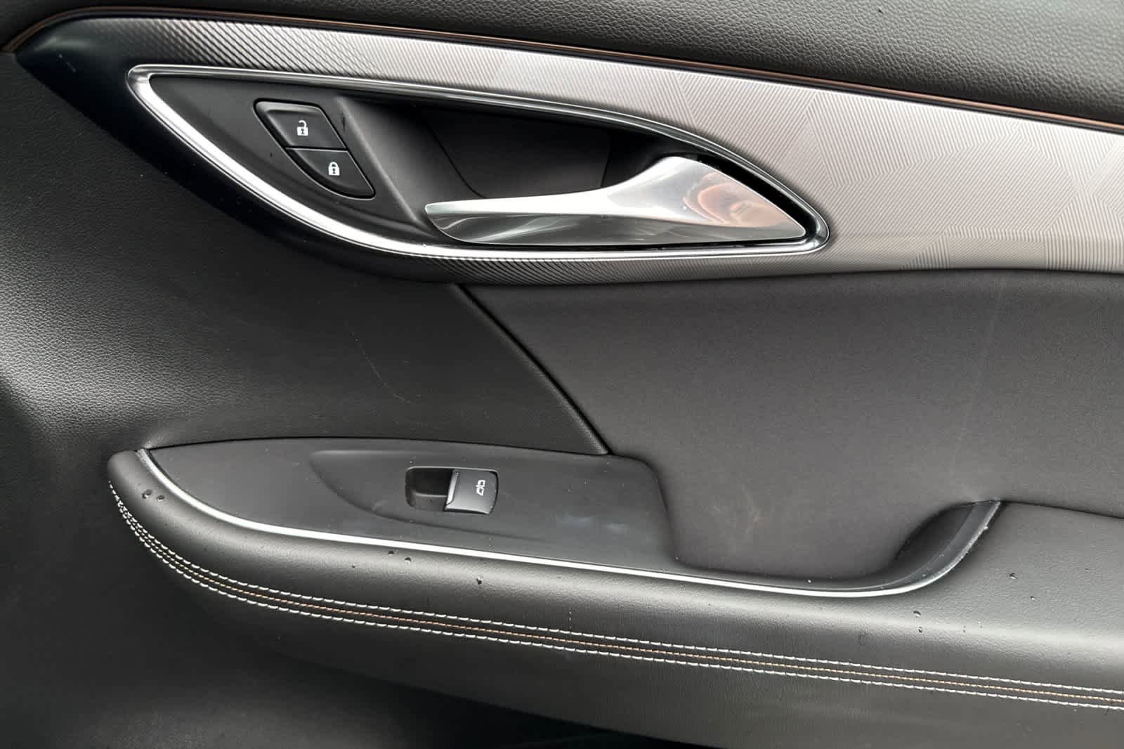 Used 2025 Buick Envision Sport Touring image 18