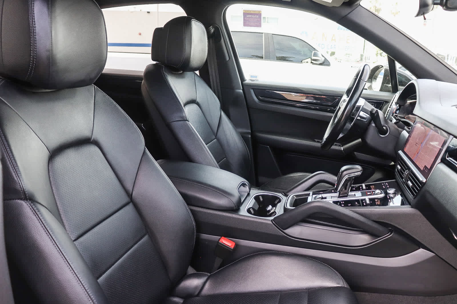 Used 2021 Porsche Cayenne w/ Driver Memory Package image 18