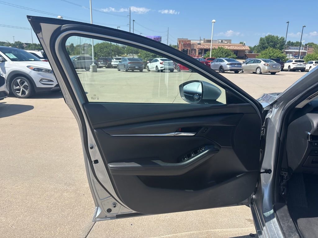 Used 2019 MAZDA MAZDA3 Sedan w/ Select Package FWD image 9
