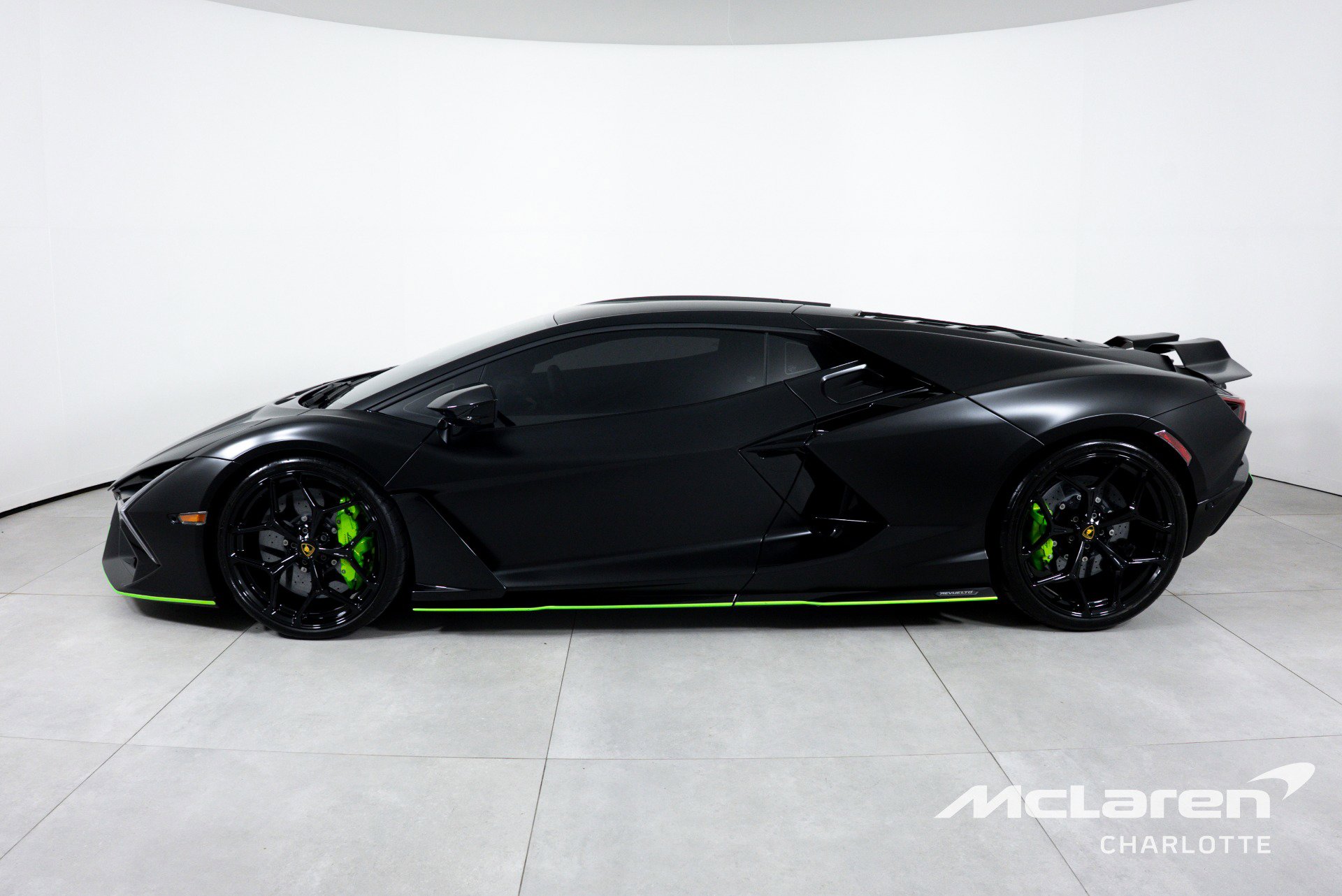 Used 2024 Lamborghini Revuelto image 5