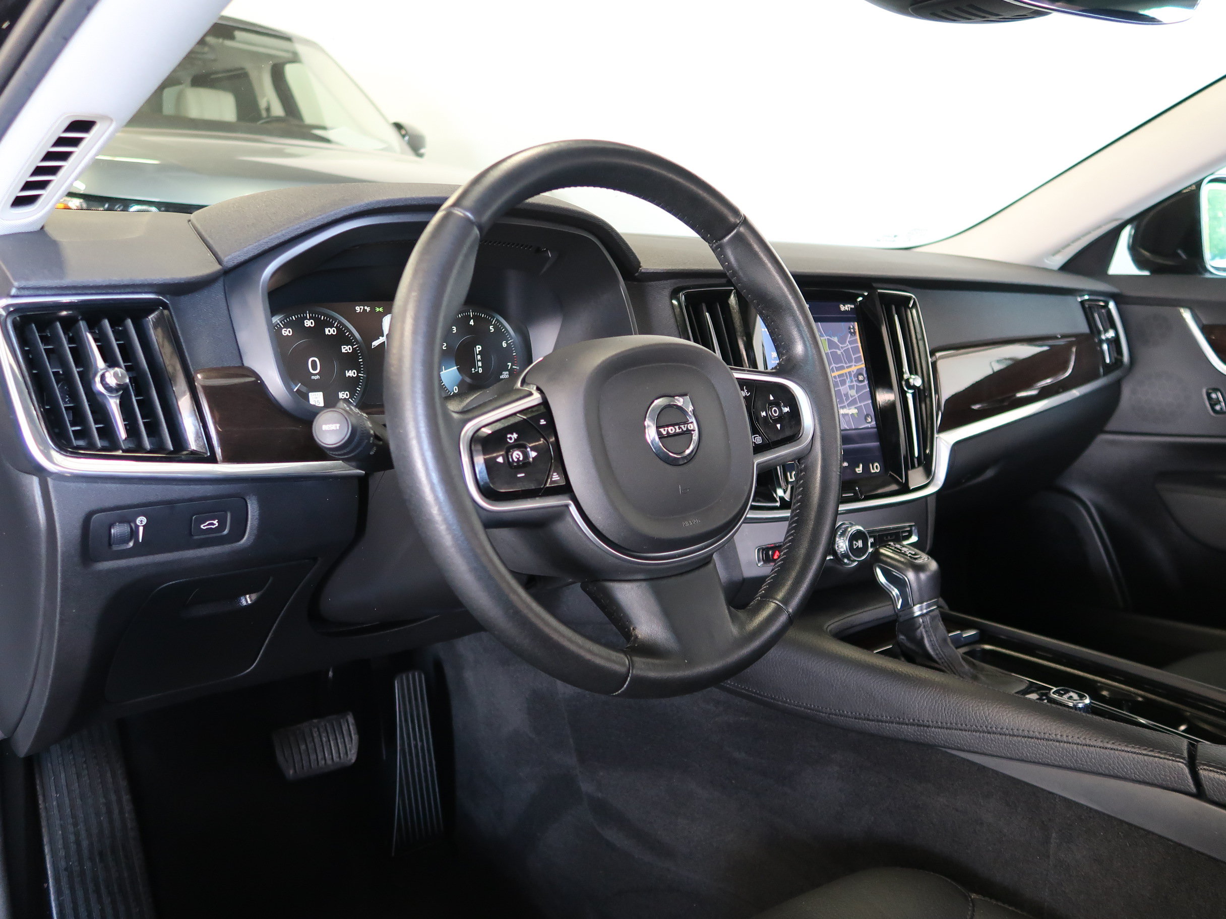 Used 2018 Volvo S90 T6 Momentum AWD/4WD image 26