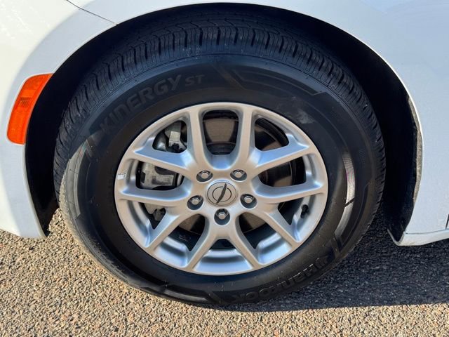 Used 2025 Chrysler Voyager LX image 8