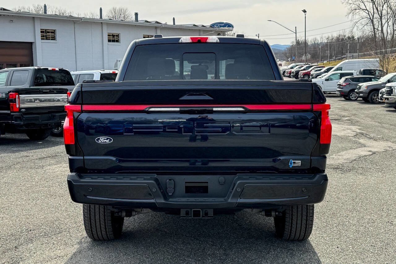 Used 2025 Ford F150 Lightning Platinum AWD/4WD image 4