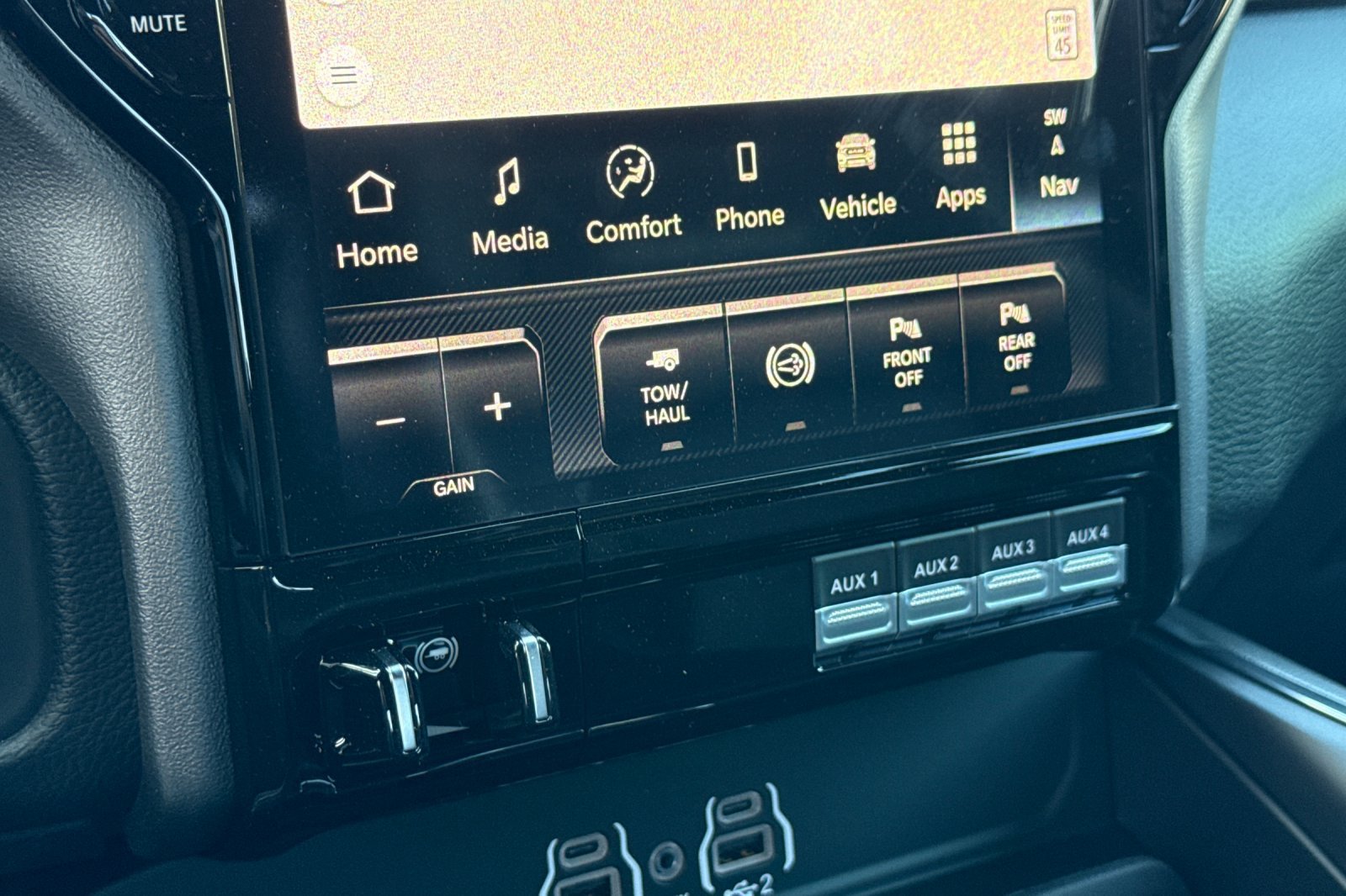 New 2026 RAM 3500 Laramie AWD/4WD image 21