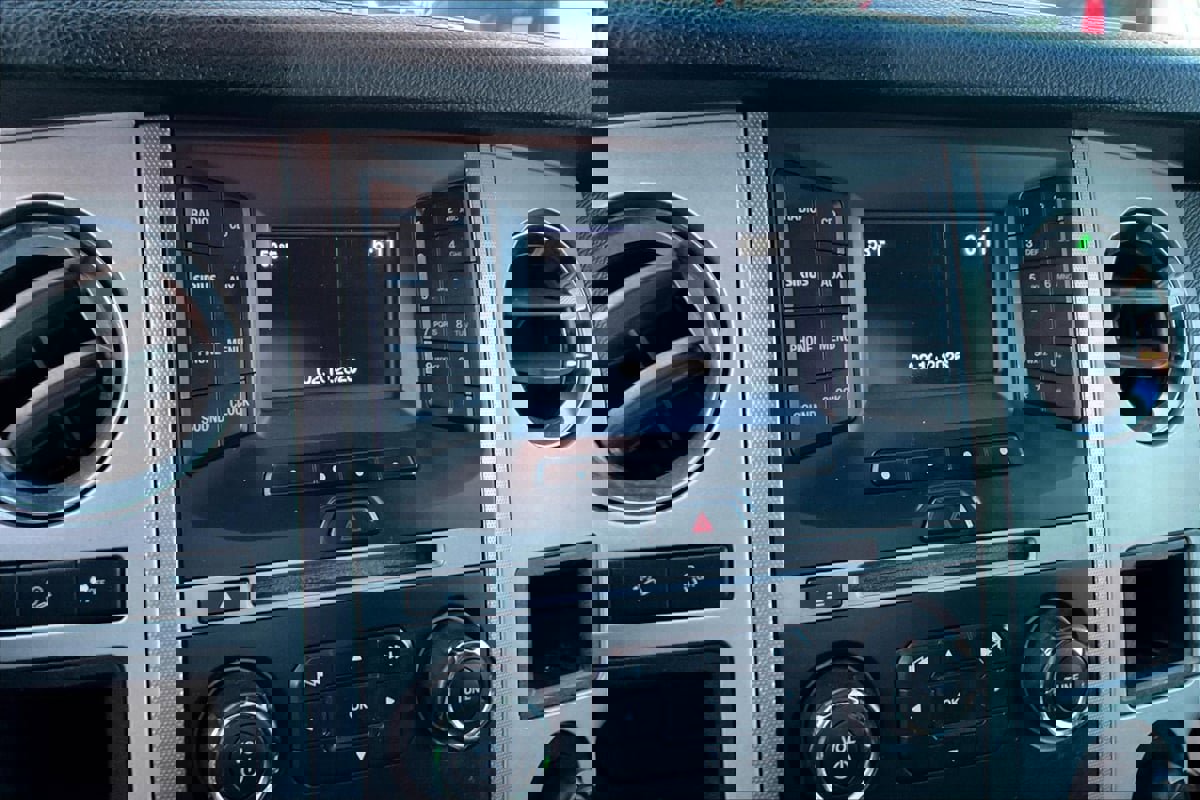 Used 2016 Ford Expedition EL XLT image 14